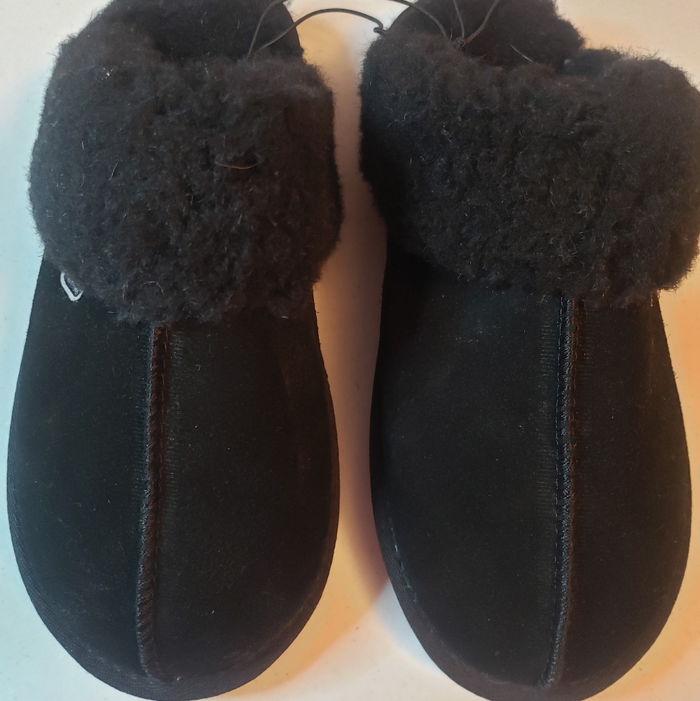 PAWZ by Bearpaw black women's size 11 black slippers